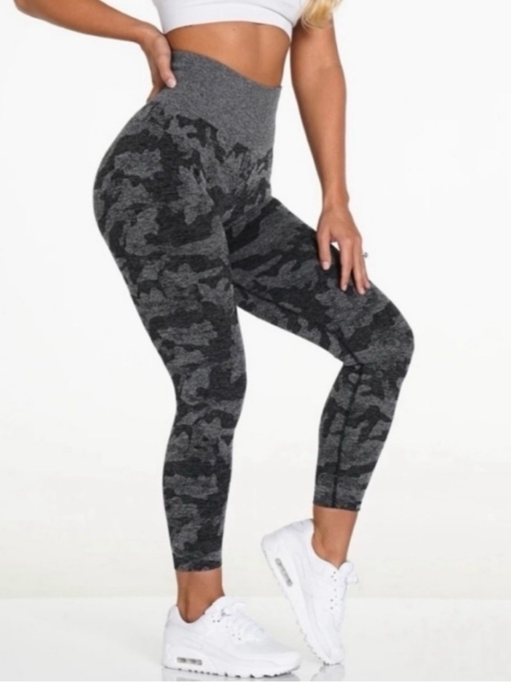 NVGTN Black Grey Camo Seamless Leggings Medium Gym Stretchy Workout‎ Athletic
